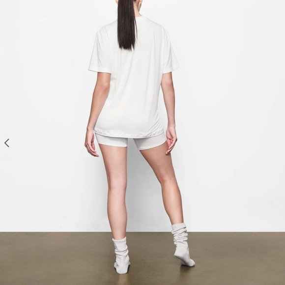 NWT SKIMS Boyfriend T-Shirt - Picture 3 of 3